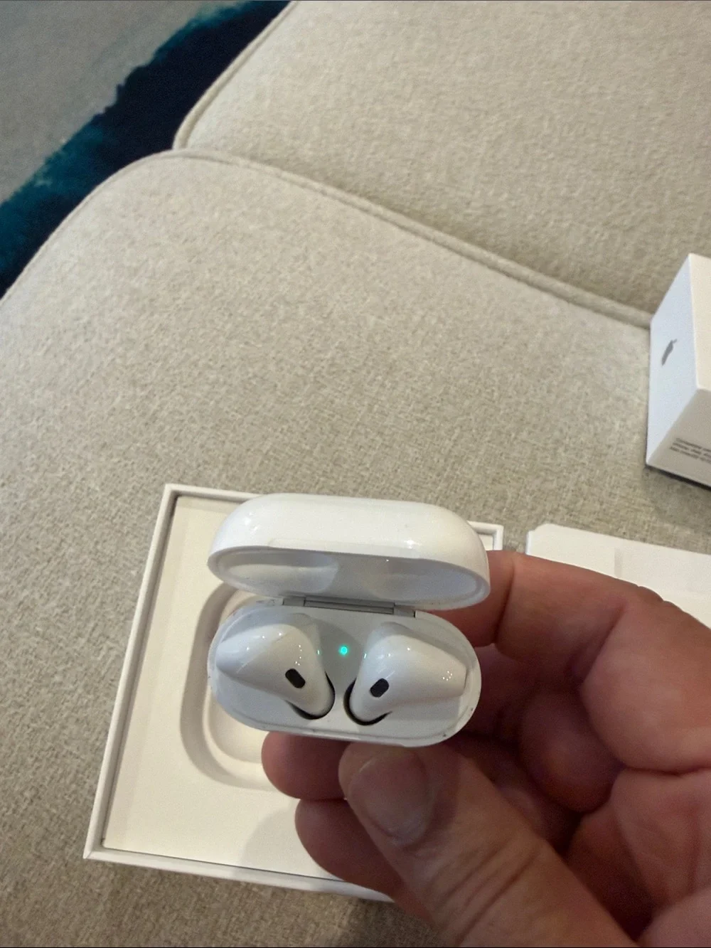 Non Pairing Authentic Apple AirPods Wireless Earbuds in White with Charging Case